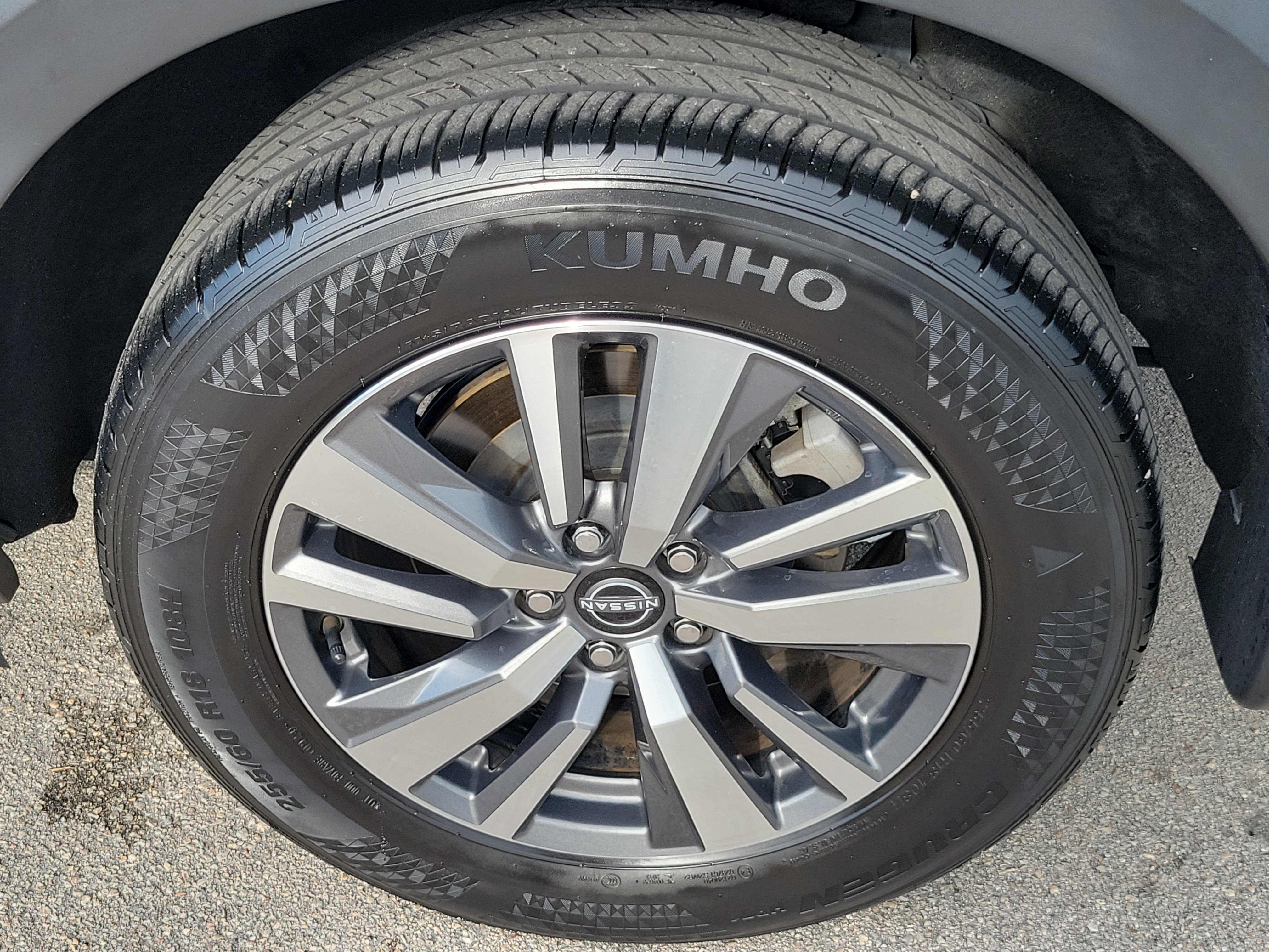 Used 2024 Nissan Pathfinder SL w/ Black Appearance Package FWD image 30