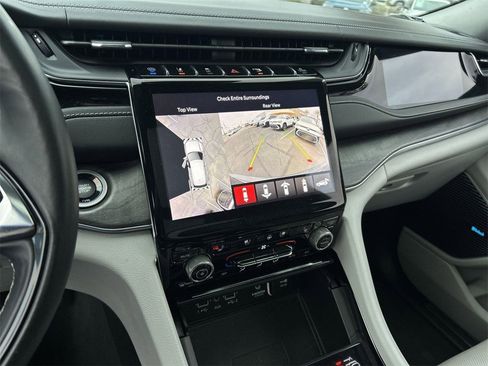 Used 2022 Jeep Grand Cherokee Overland w/ Advanced Protech Group III image 24