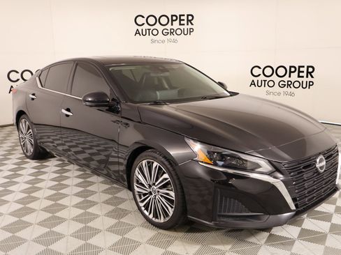 Used 2023 Nissan Altima 2.5 SL image 1