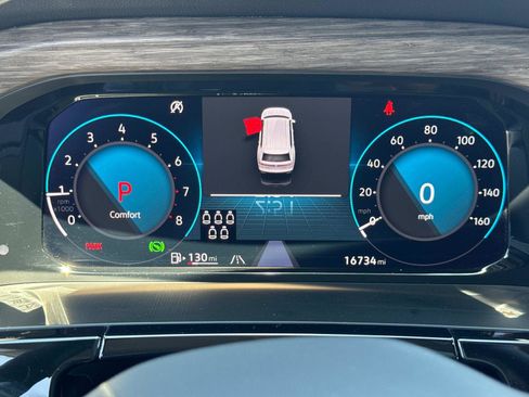 Certified 2025 Volkswagen Atlas SEL Premium R-Line image 24