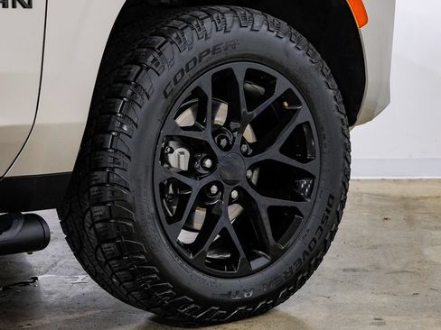 Used 2021 Chevrolet Suburban Z71 AWD/4WD image 51