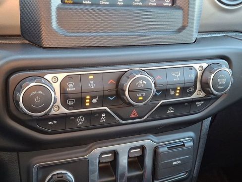 Used 2021 Jeep Wrangler Willys image 15