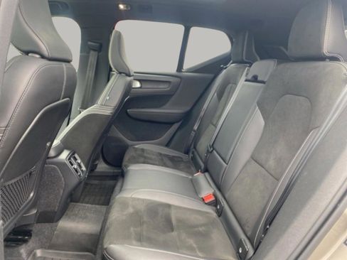 Used 2022 Volvo XC40 T4 R-Design w/ Climate Package image 31