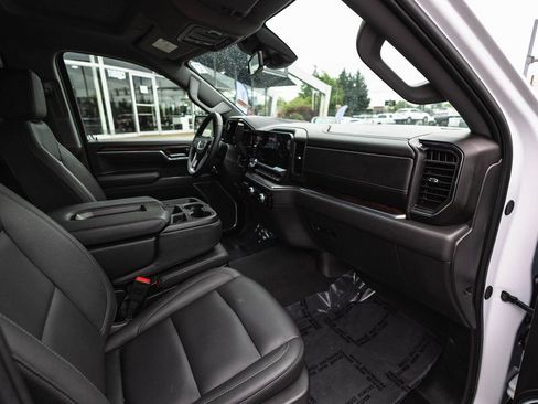 Used 2025 GMC Sierra 1500 SLT AWD/4WD image 27