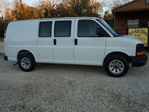 Used 2010 Chevrolet Express 1500 RWD image 22