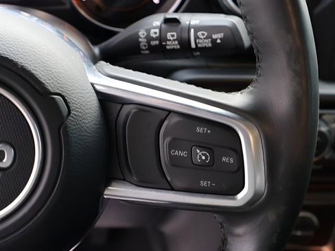 Used 2021 Jeep Wrangler Unlimited Sahara image 34