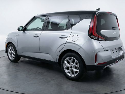 Used 2025 Kia Soul LX w/ LX Technology Package FWD image 6