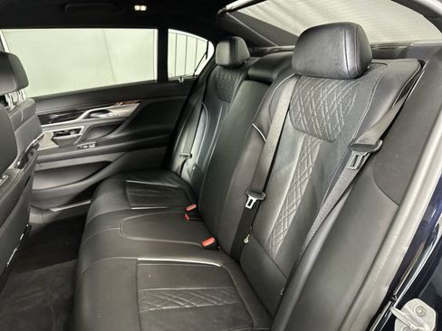 Used 2019 BMW 750i w/ Executive Package image 27