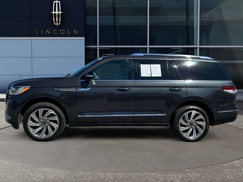 Used 2022 Lincoln Navigator Reserve AWD/4WD image 8
