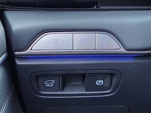 Used 2025 Genesis GV80 2.5T Prestige image 17