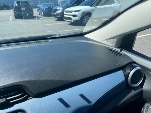 Used 2025 Nissan Versa SV FWD image 34