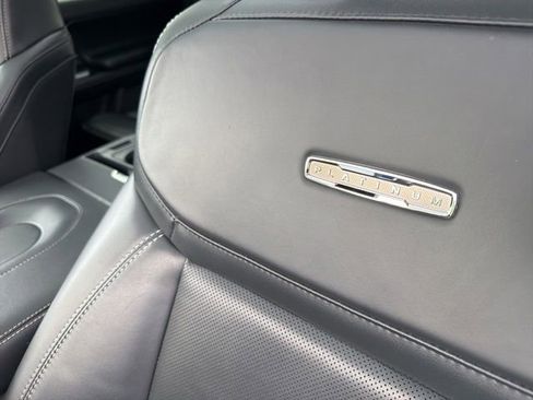 Used 2025 Ford Expedition Platinum AWD/4WD image 17