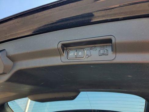 Used 2024 Ford Explorer XLT w/ Equipment Group 202A AWD/4WD image 31