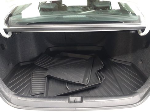 Used 2018 Honda Accord Touring image 11
