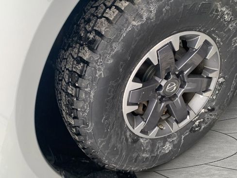 Used 2019 Nissan Frontier PRO-4X image 9