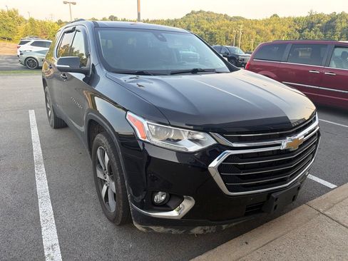 Used 2021 Chevrolet Traverse LT w/ LT Premium Package AWD/4WD image 1