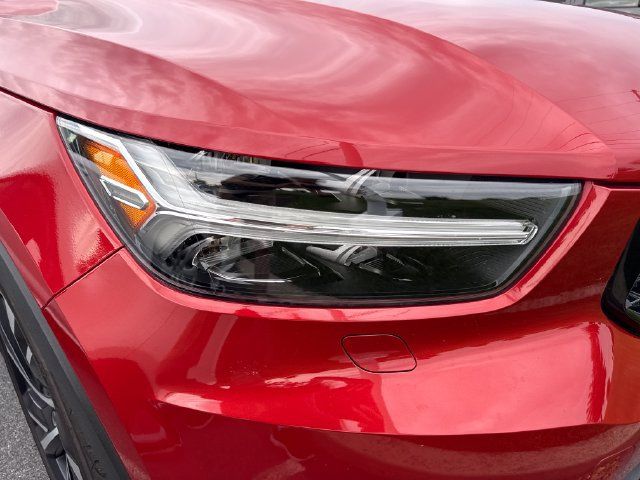 Used 2022 Volvo XC40 T5 R-Design w/ Climate Package AWD/4WD image 11