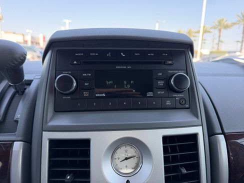 Used 2010 Chrysler Town & Country Touring FWD image 13