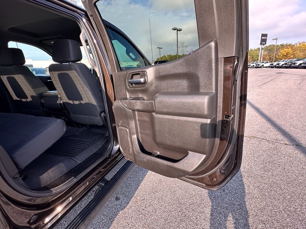 Certified 2019 Chevrolet Silverado 1500 Custom w/ Custom Convenience Package AWD/4WD image 18
