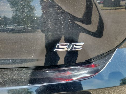 Used 2025 Toyota Camry SE image 27