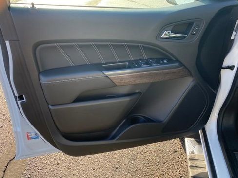 Used 2022 GMC Canyon Denali image 18