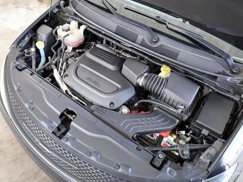 Used 2019 Chrysler Pacifica Touring-L Plus w/ Advanced Safetytec Group FWD image 35