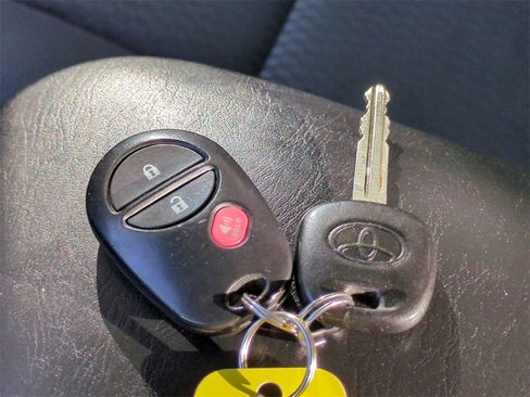 Used 2014 Toyota Tacoma PreRunner image 25