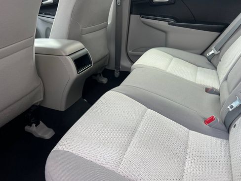Used 2012 Toyota Camry LE FWD image 12