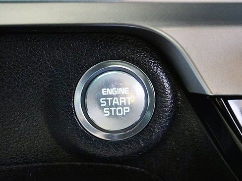 Used 2024 Kia Telluride LX FWD image 30