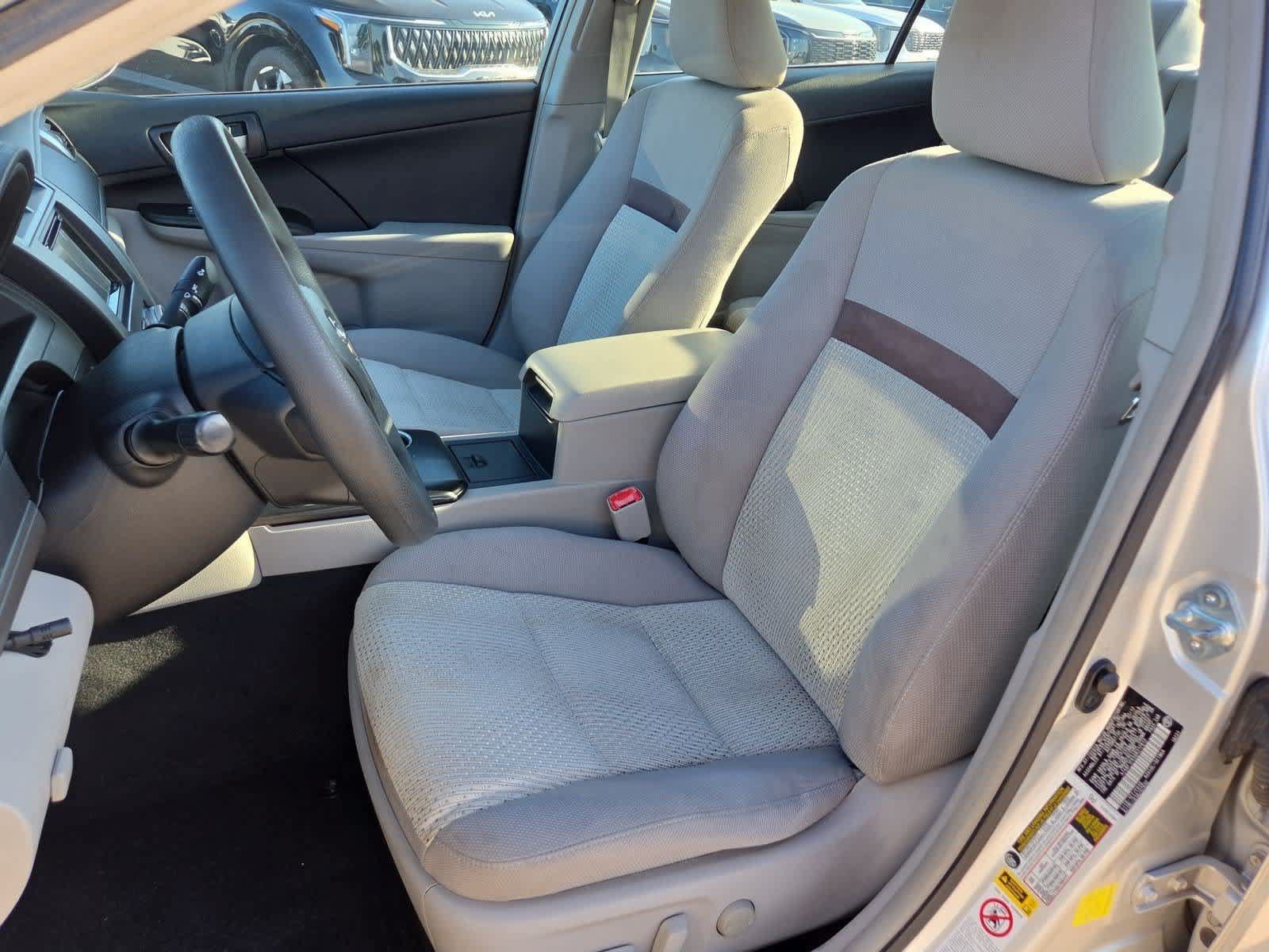 Used 2013 Toyota Camry LE FWD image 14