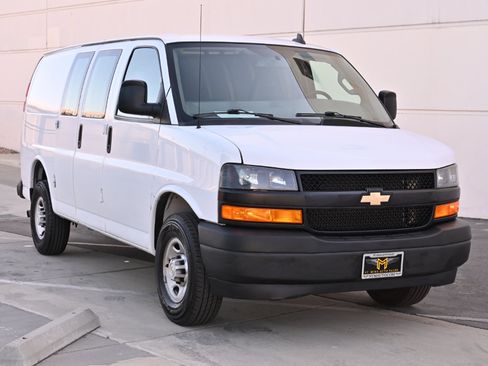 Used 2022 Chevrolet Express 2500 w/ Driver Convenience Package RWD image 8