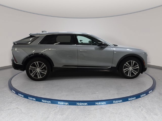 Certified 2024 Cadillac Lyriq Luxury AWD/4WD image 4