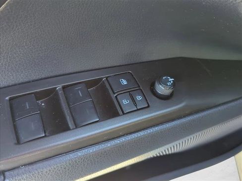 Used 2022 Toyota Camry LE image 8