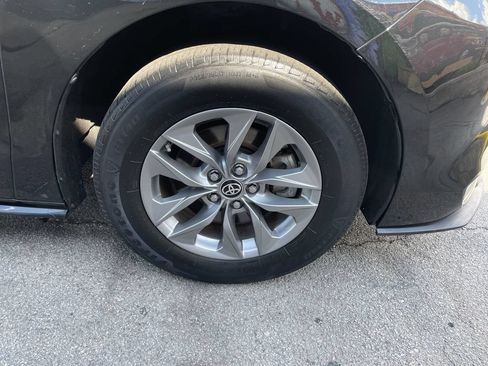 Certified 2024 Toyota Sienna LE AWD/4WD image 11
