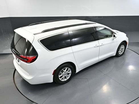 Used 2022 Chrysler Pacifica Touring-L FWD image 56