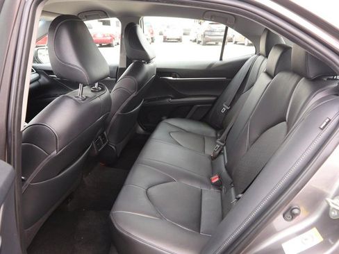 Used 2018 Toyota Camry XSE FWD image 9
