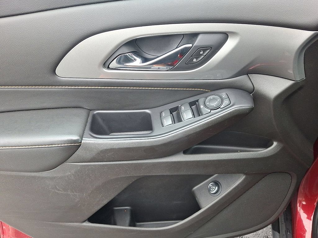 Certified 2021 Chevrolet Traverse LT FWD image 13