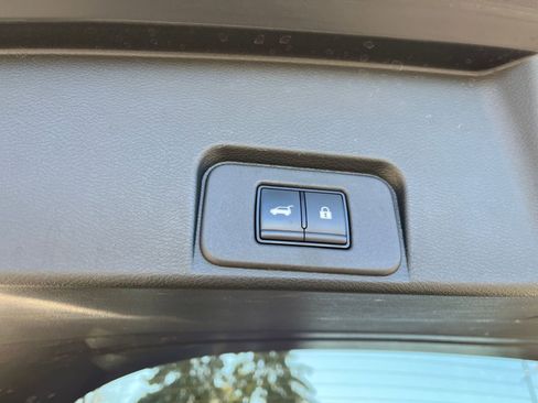 Used 2025 Nissan Rogue SV image 23