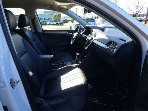 Used 2024 Volkswagen Tiguan SE FWD image 18