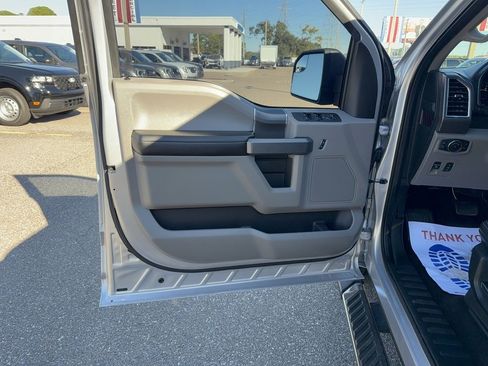 Used 2015 Ford F150 XLT w/ Equipment Group 302A Luxury image 8