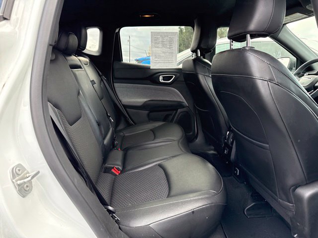 Used 2025 Jeep Compass Latitude AWD/4WD image 14