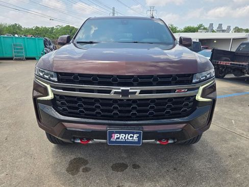 Used 2022 Chevrolet Tahoe Z71 w/ Luxury Package AWD/4WD image 2