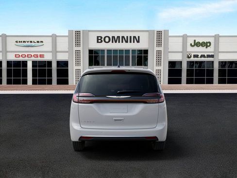 New 2026 Chrysler Pacifica Select FWD image 7