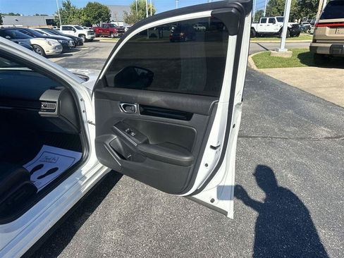 Used 2022 Honda Civic Sport Touring image 9