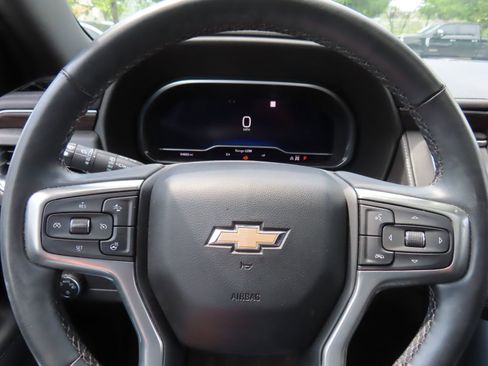 Used 2023 Chevrolet Suburban LT w/ Luxury Package AWD/4WD image 14