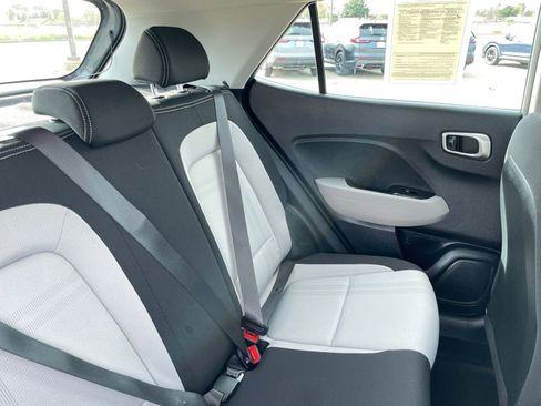 Used 2025 Hyundai Venue SEL image 38