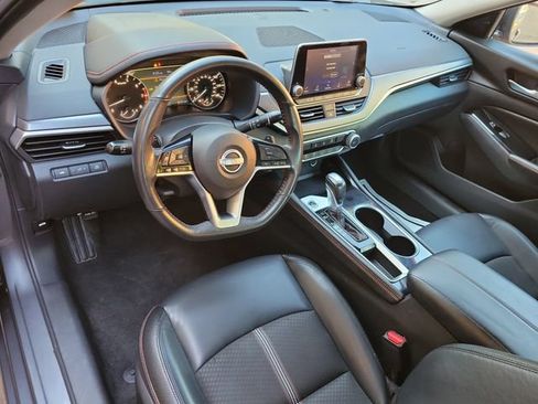 Used 2025 Nissan Altima 2.5 SR FWD image 8