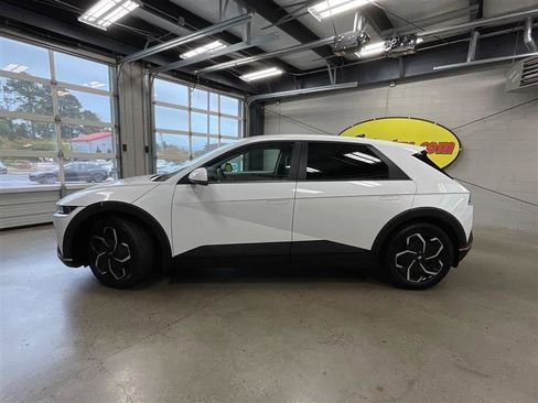 Used 2024 Hyundai Ioniq 5 SEL AWD/4WD image 2