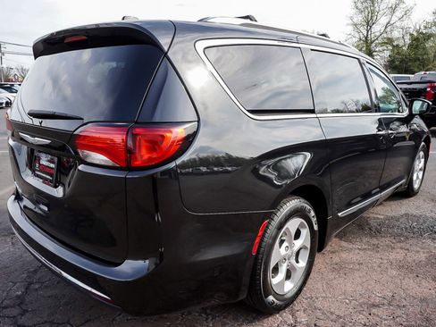 Used 2017 Chrysler Pacifica Touring-L Plus FWD image 6