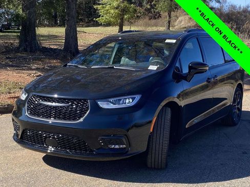 New 2026 Chrysler Pacifica Select w/ S Appearance Package FWD image 33